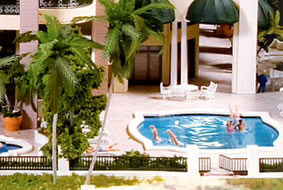 Luxuria pool
