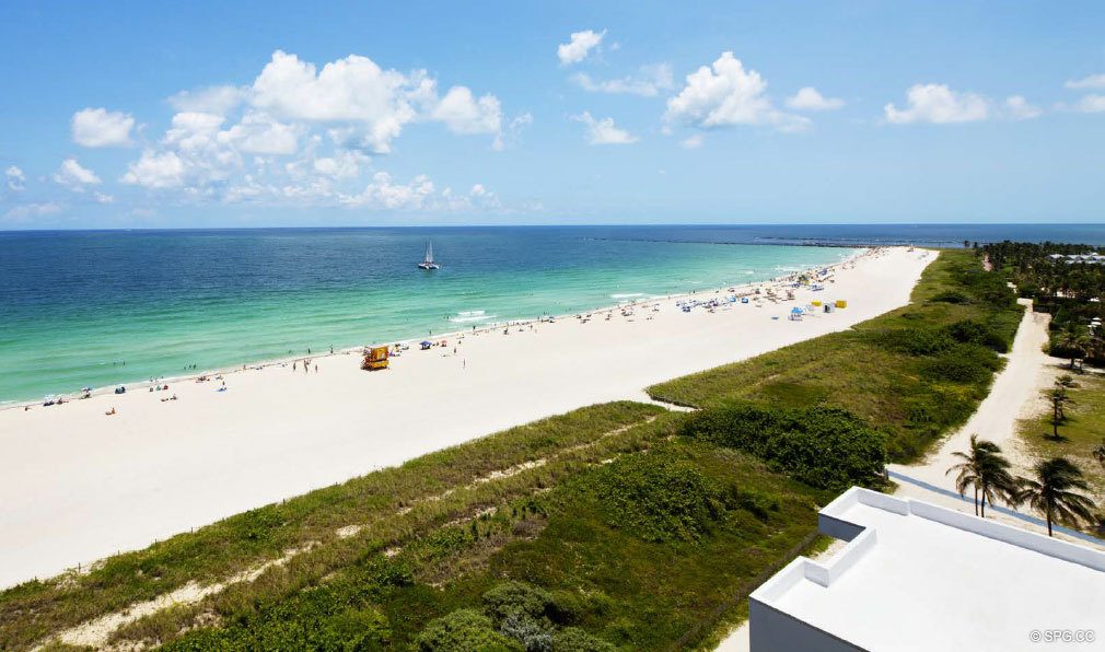 Playa y vista al mar en 321 Océano, Oceanfront Luxury Condominiums Situado en 321 Ocean Drive, Miami Beach, FL 33139
