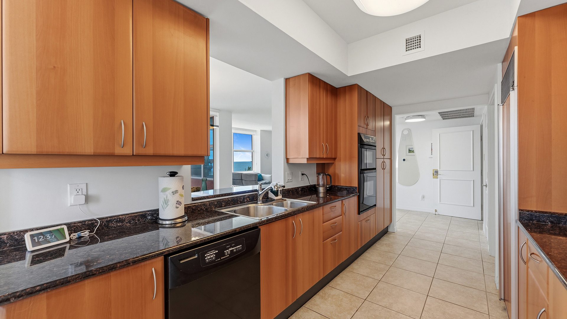 Cuisine Gourmet intérieur Residence 6C, Tower I à The Palms, Luxe Oceanfront Condominiums Fort Lauderdale, Floride 33305